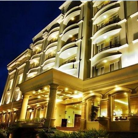 M - Regency Hotel Makassar Bagian luar foto