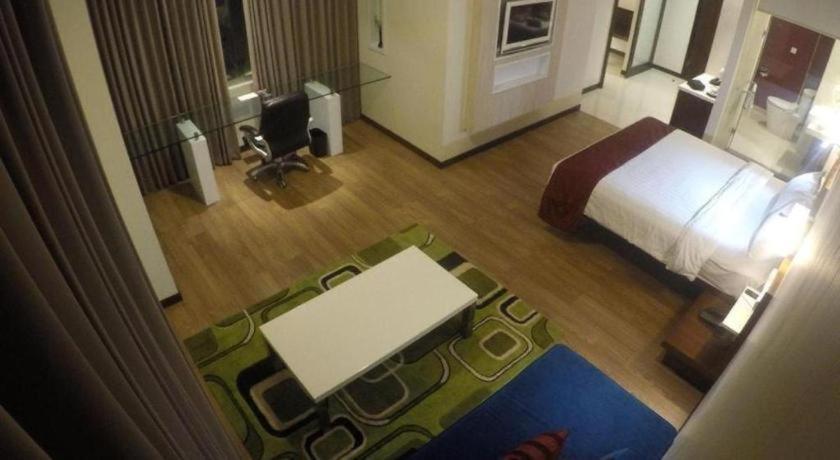 M - Regency Hotel Makassar Bagian luar foto