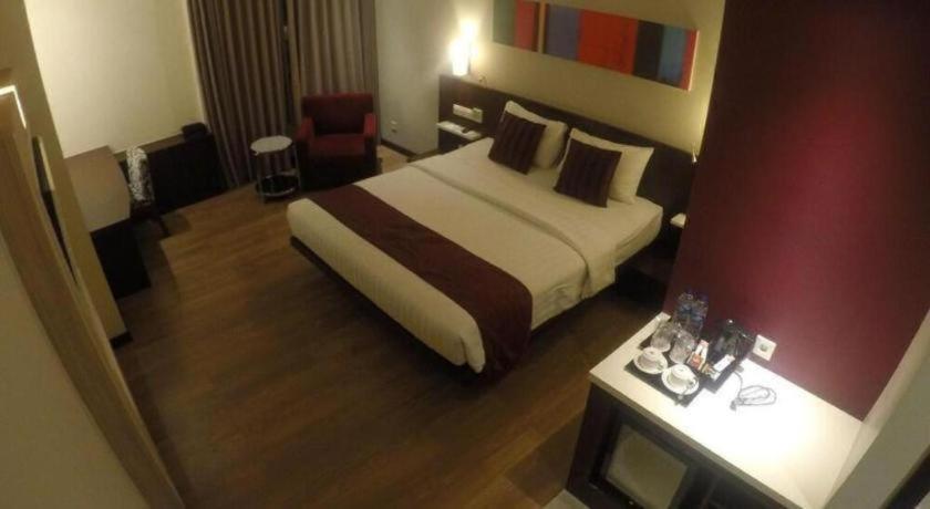 M - Regency Hotel Makassar Bagian luar foto