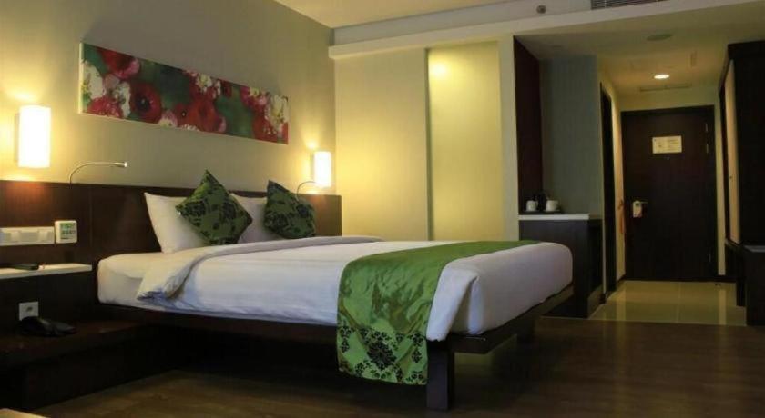 M - Regency Hotel Makassar Bagian luar foto