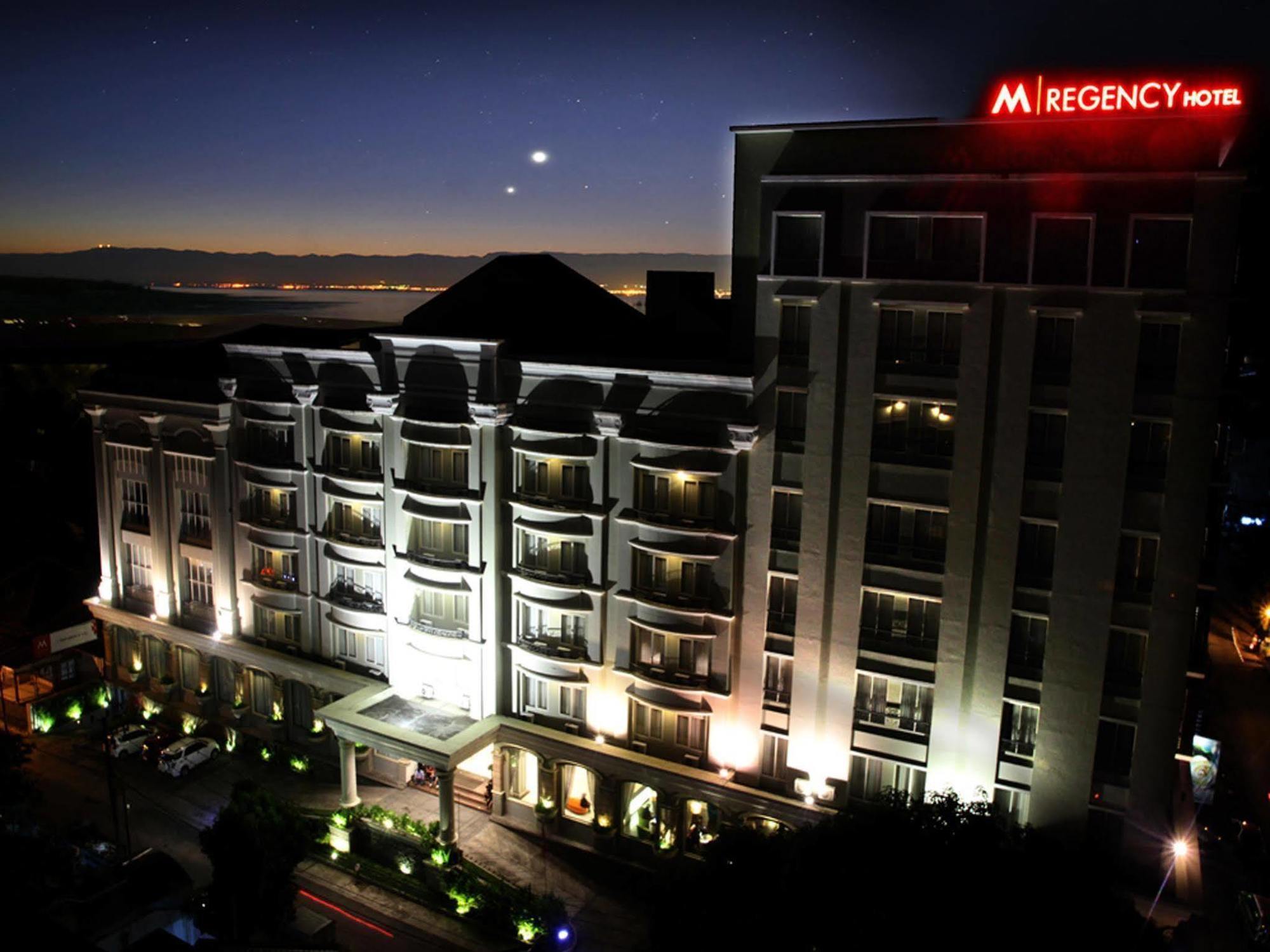 M - Regency Hotel Makassar Bagian luar foto